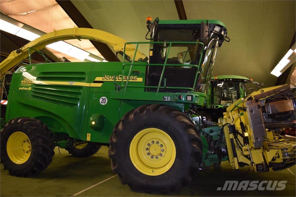 John Deere 7400 Önjáró szecskázók