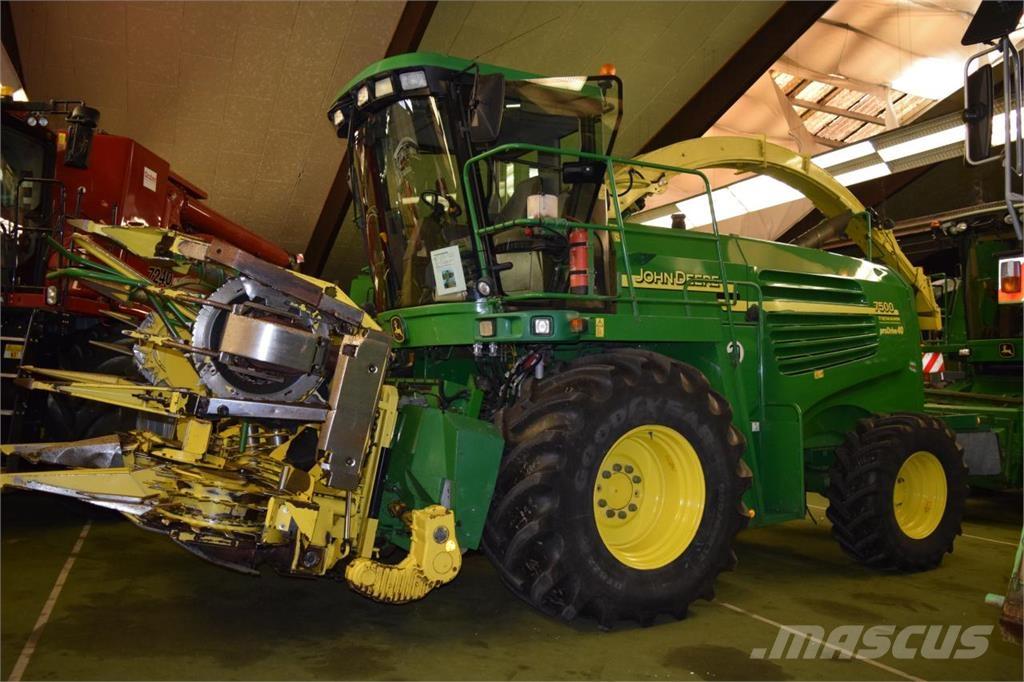 John Deere 7400 Önjáró szecskázók