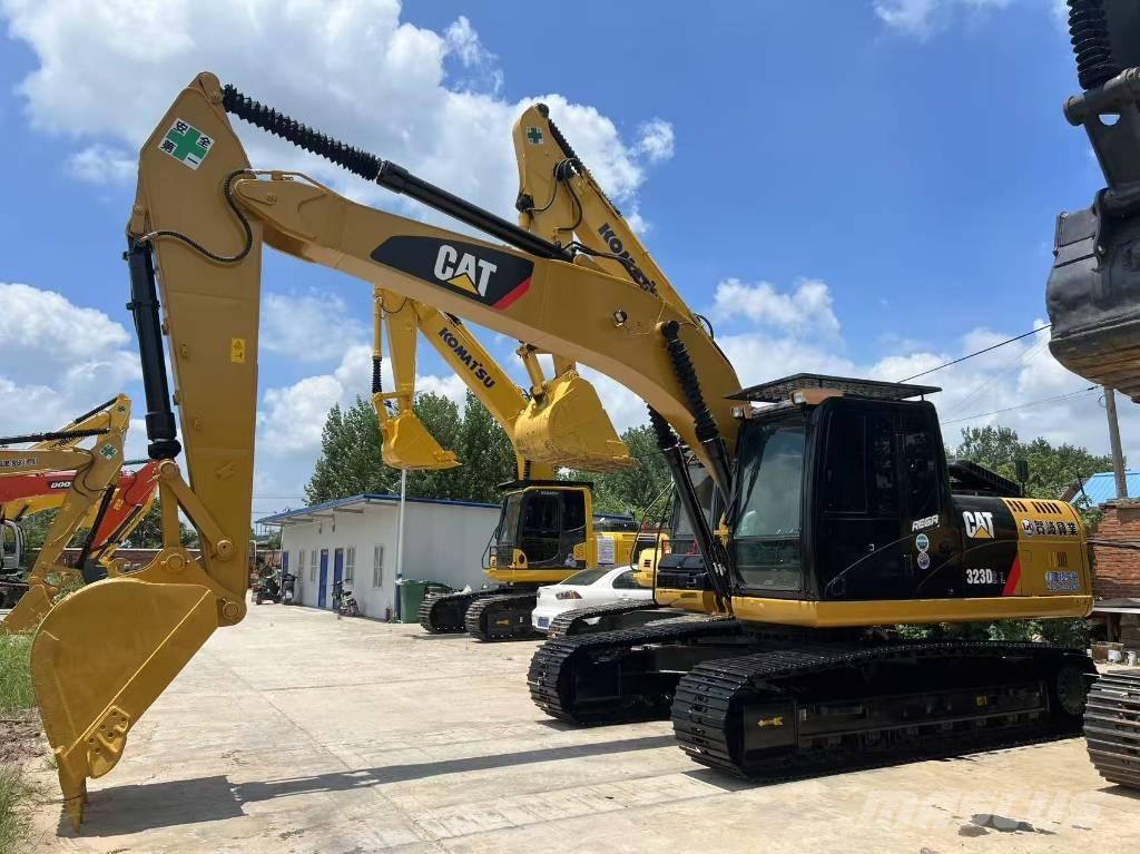 CAT 323 D L Lánctalpas kotrók