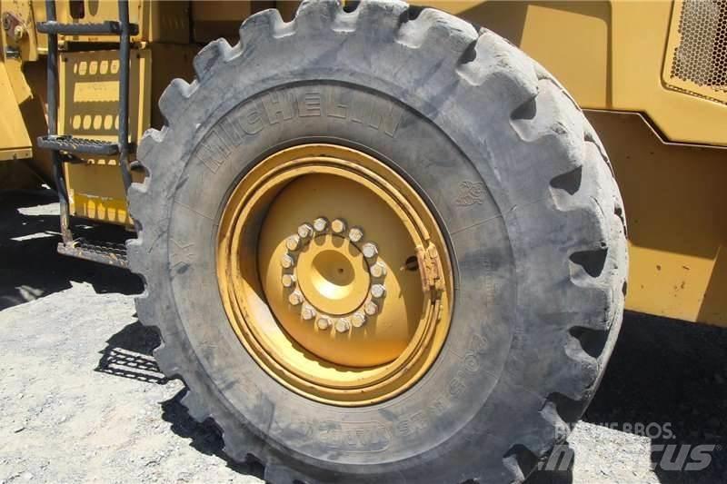 CAT 938H Gumikerekes homlokrakodók
