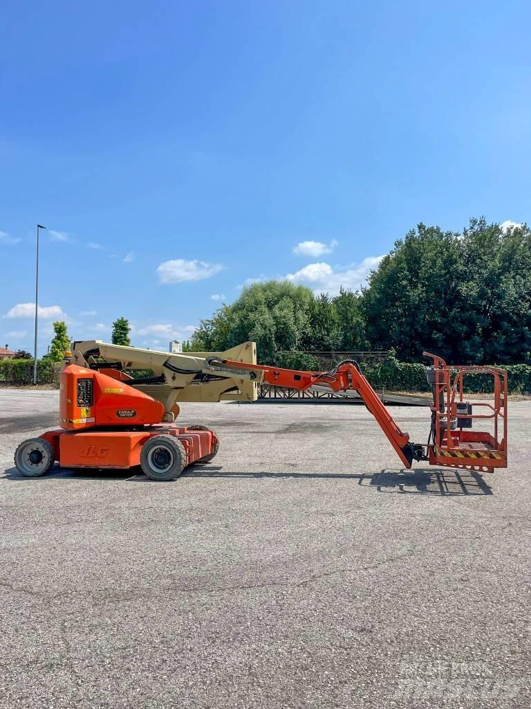 JLG E 400 AJP Karos emelők