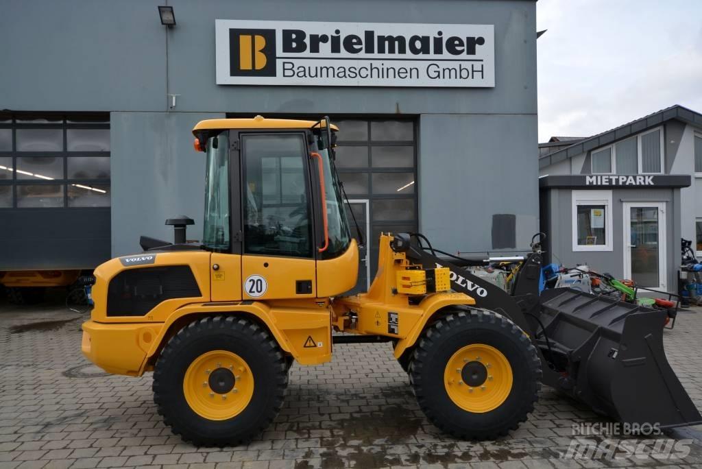 Volvo L 30 H Gumikerekes homlokrakodók