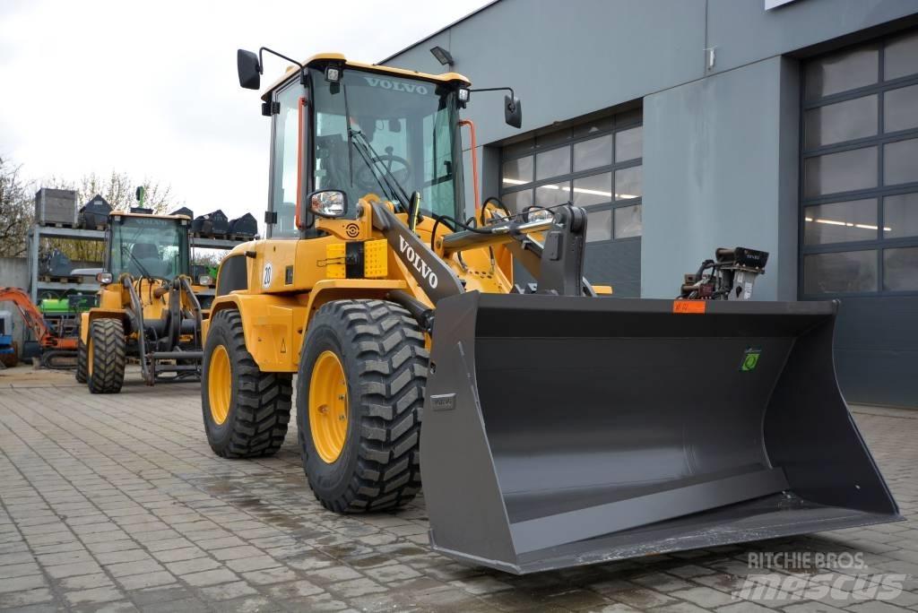Volvo L 30 H Gumikerekes homlokrakodók
