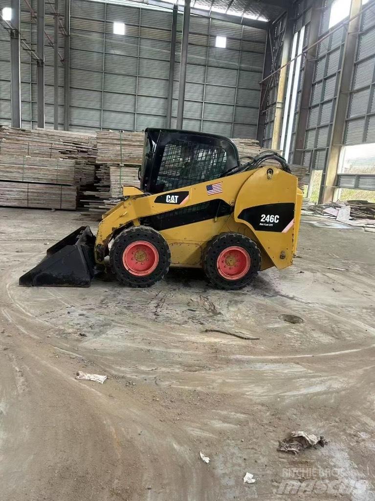 CAT 246 C Kompaktrakodók