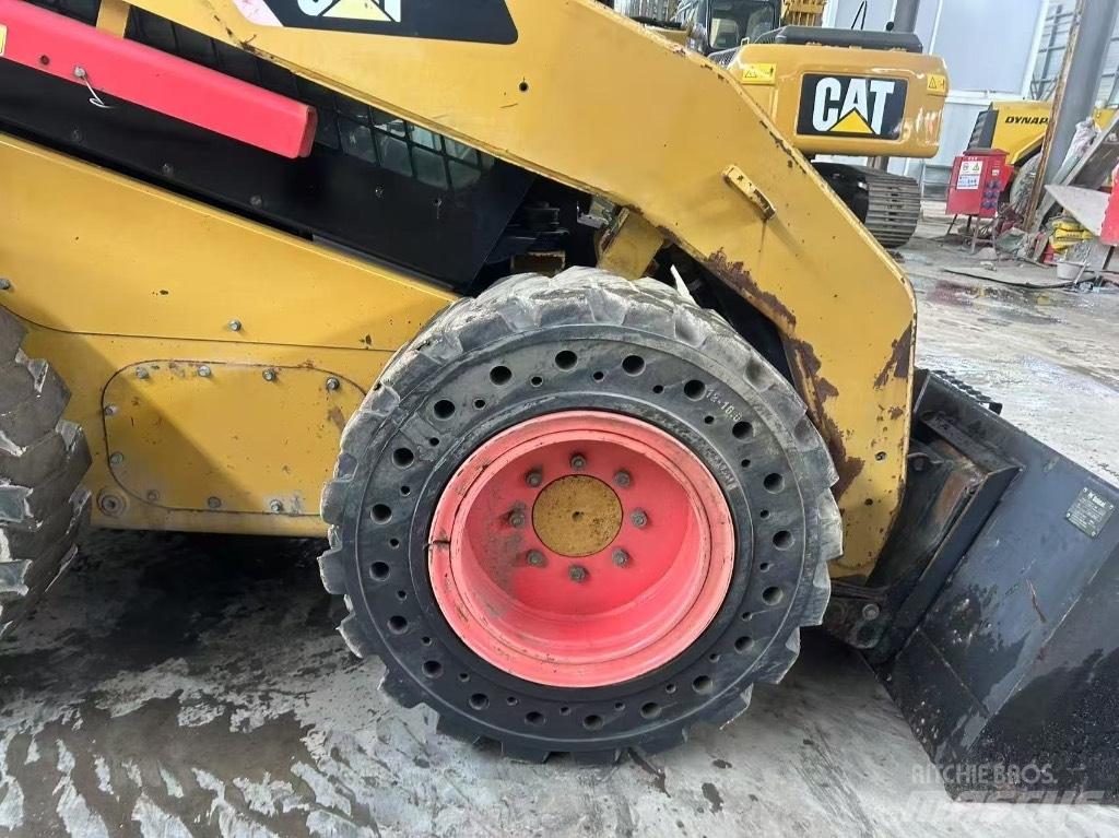 CAT 246 C Kompaktrakodók