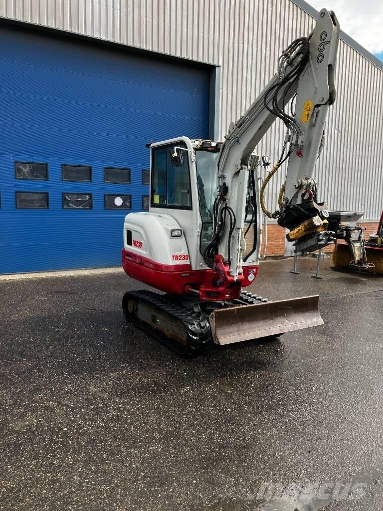 Takeuchi TB 230 Mini kotrók < 7t