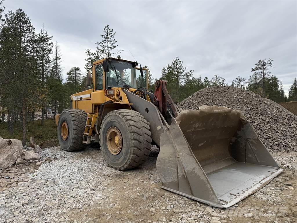 Volvo L220D Gumikerekes homlokrakodók