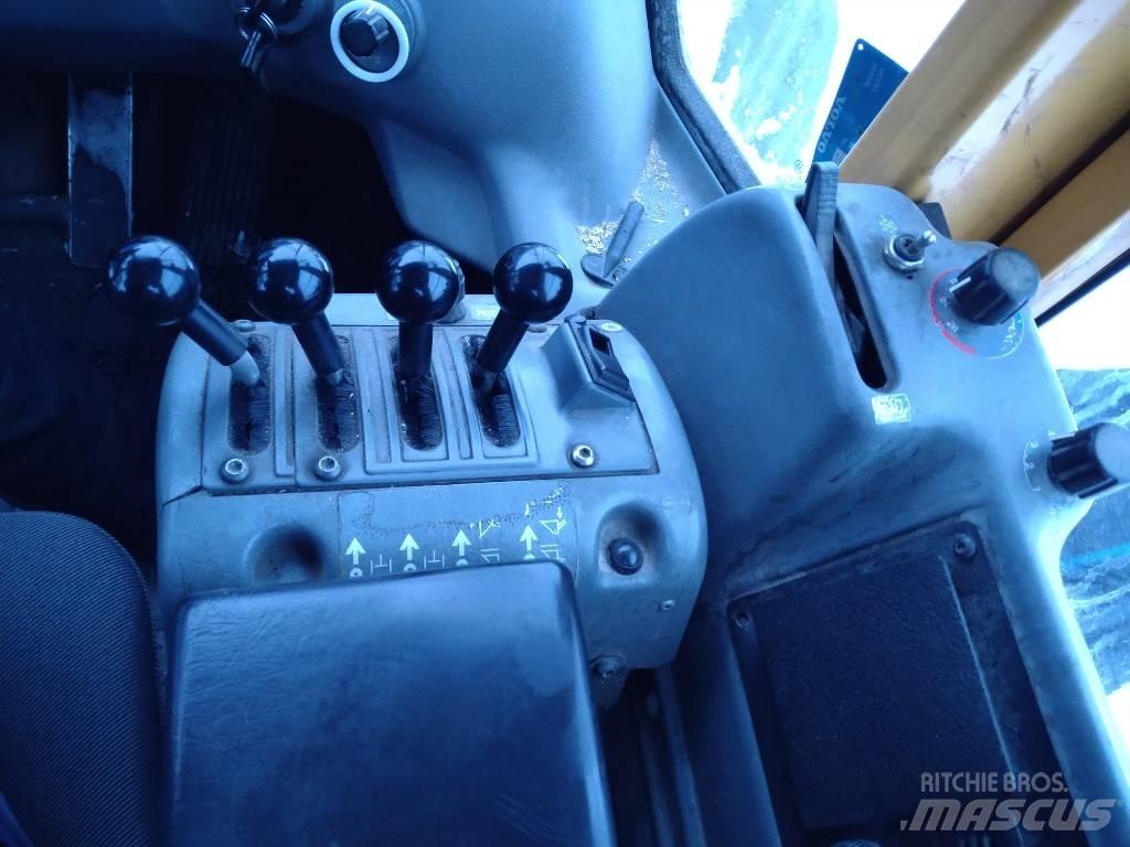 Volvo L 90 E Gumikerekes homlokrakodók