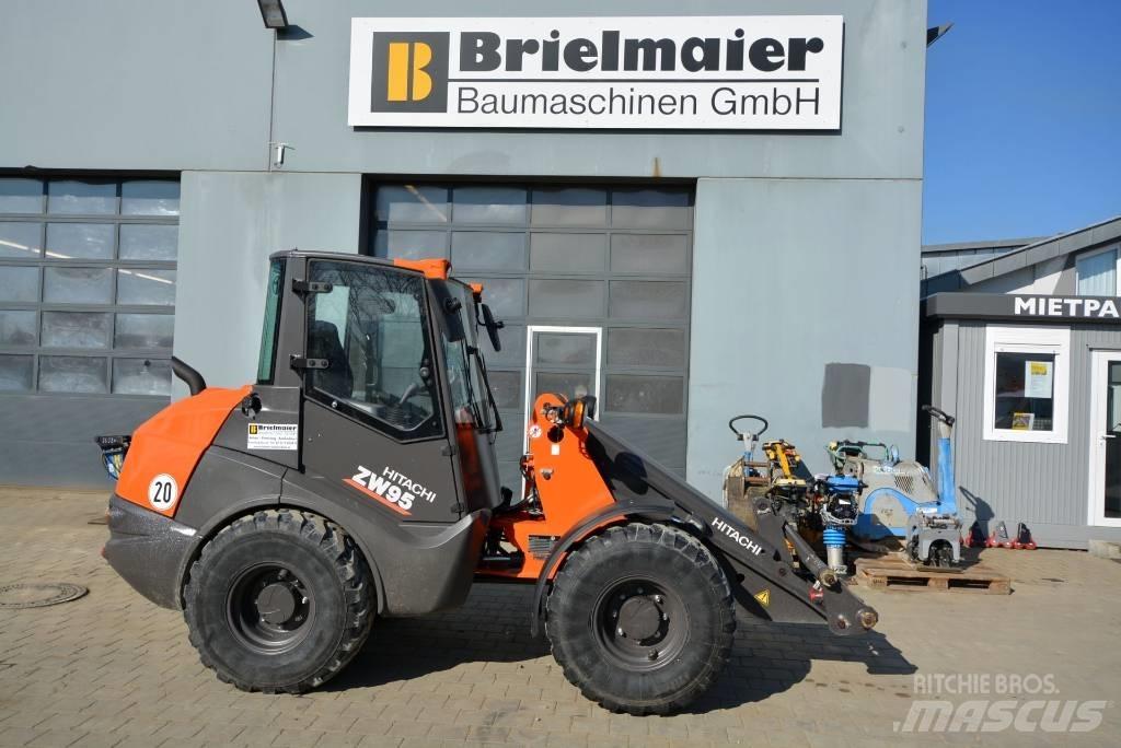 Hitachi ZW 95-6 C Gumikerekes homlokrakodók