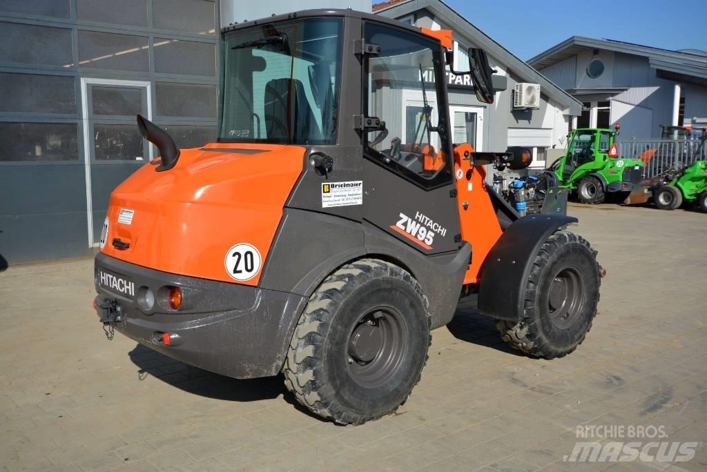 Hitachi ZW 95-6 C Gumikerekes homlokrakodók