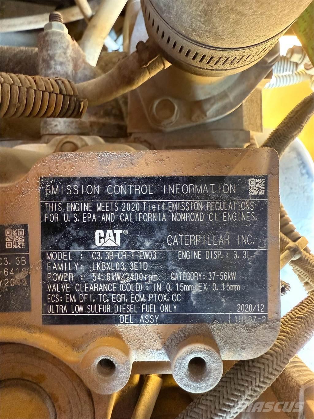 CAT 906M Gumikerekes homlokrakodók