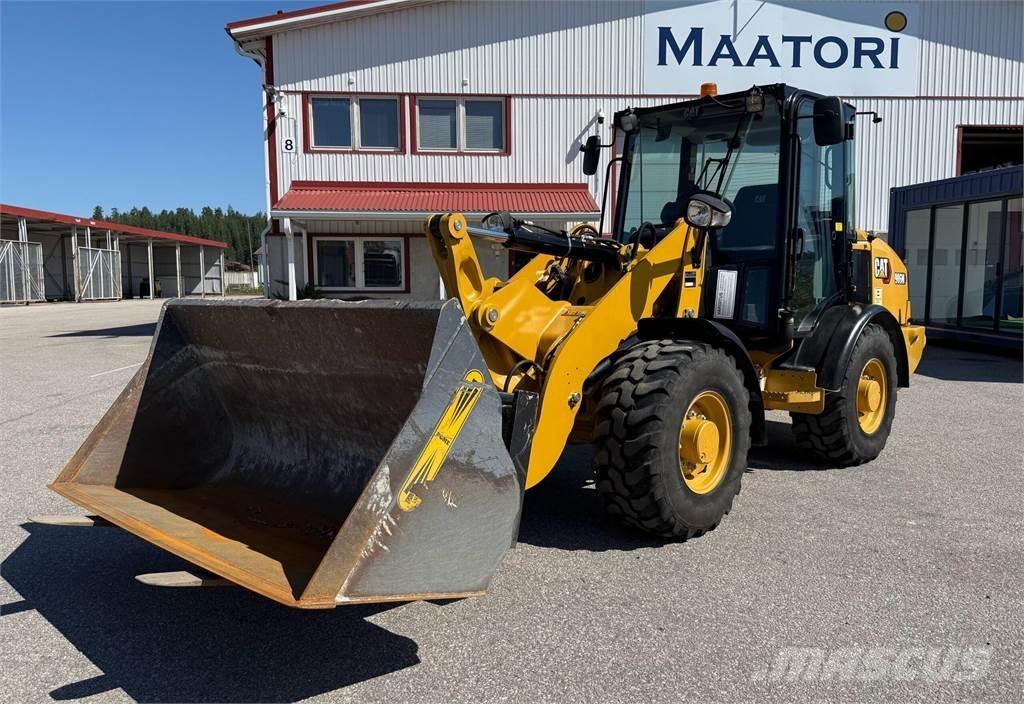 CAT 906M Gumikerekes homlokrakodók
