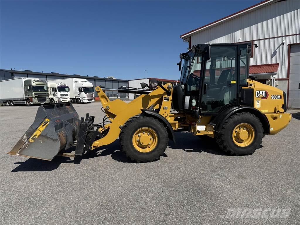 CAT 906M Gumikerekes homlokrakodók