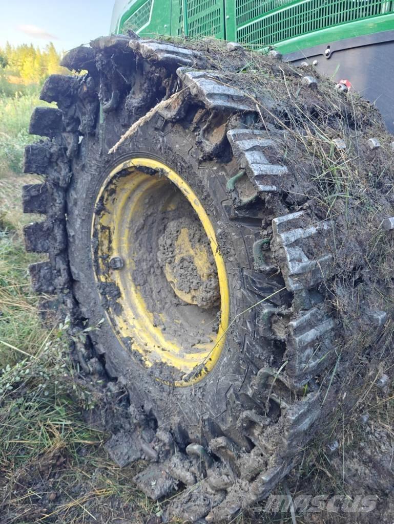 John Deere 1270 G Betakarítók