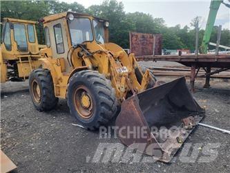 CAT 922 B Gumikerekes homlokrakodók