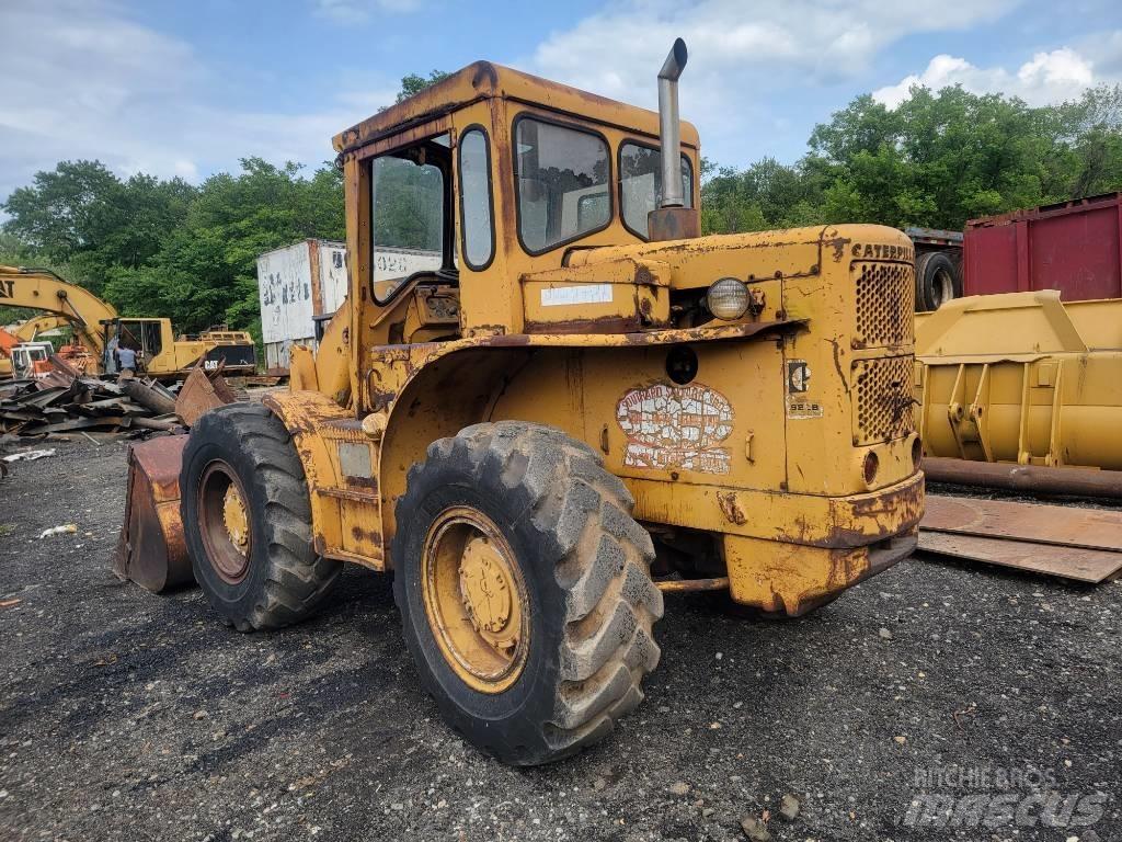CAT 922 B Gumikerekes homlokrakodók