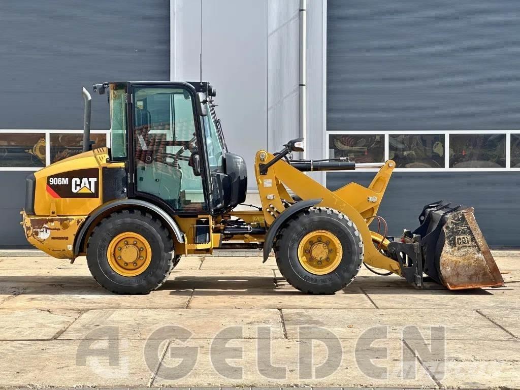 CAT 906M - NEW TYRES Gumikerekes homlokrakodók