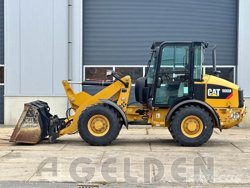 CAT 906M - NEW TYRES Gumikerekes homlokrakodók