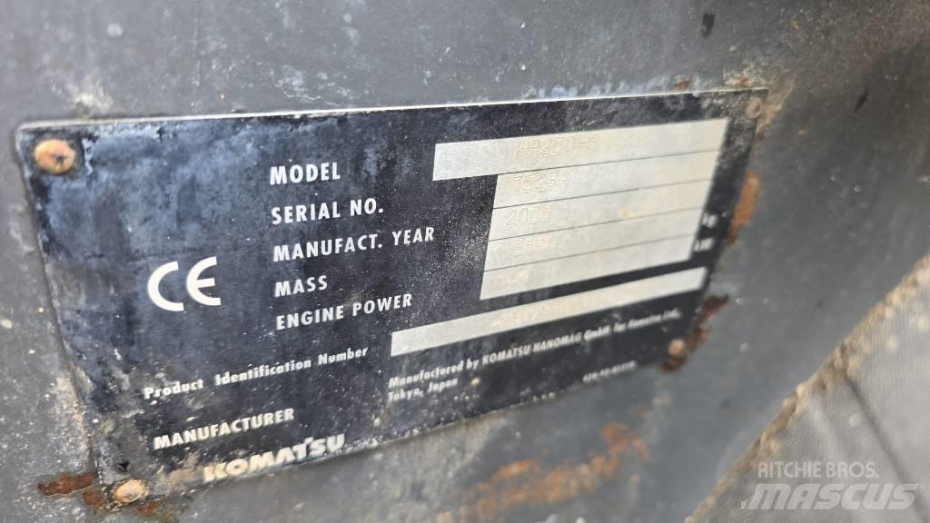 Komatsu WA 250 Gumikerekes homlokrakodók
