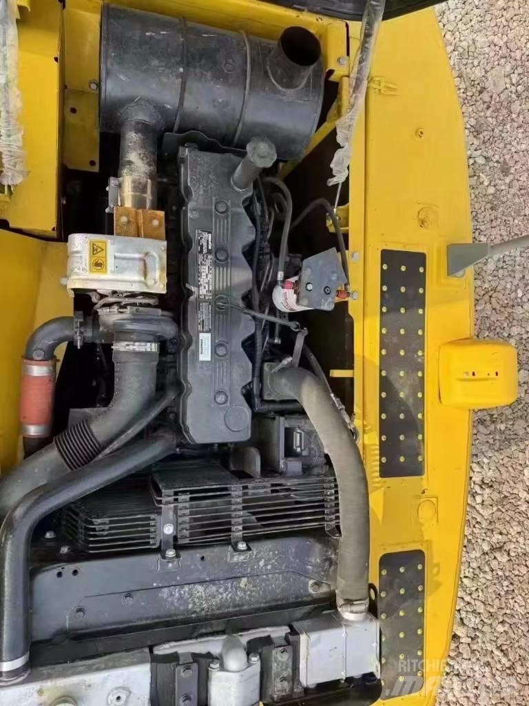 Komatsu PC 200 Lánctalpas kotrók