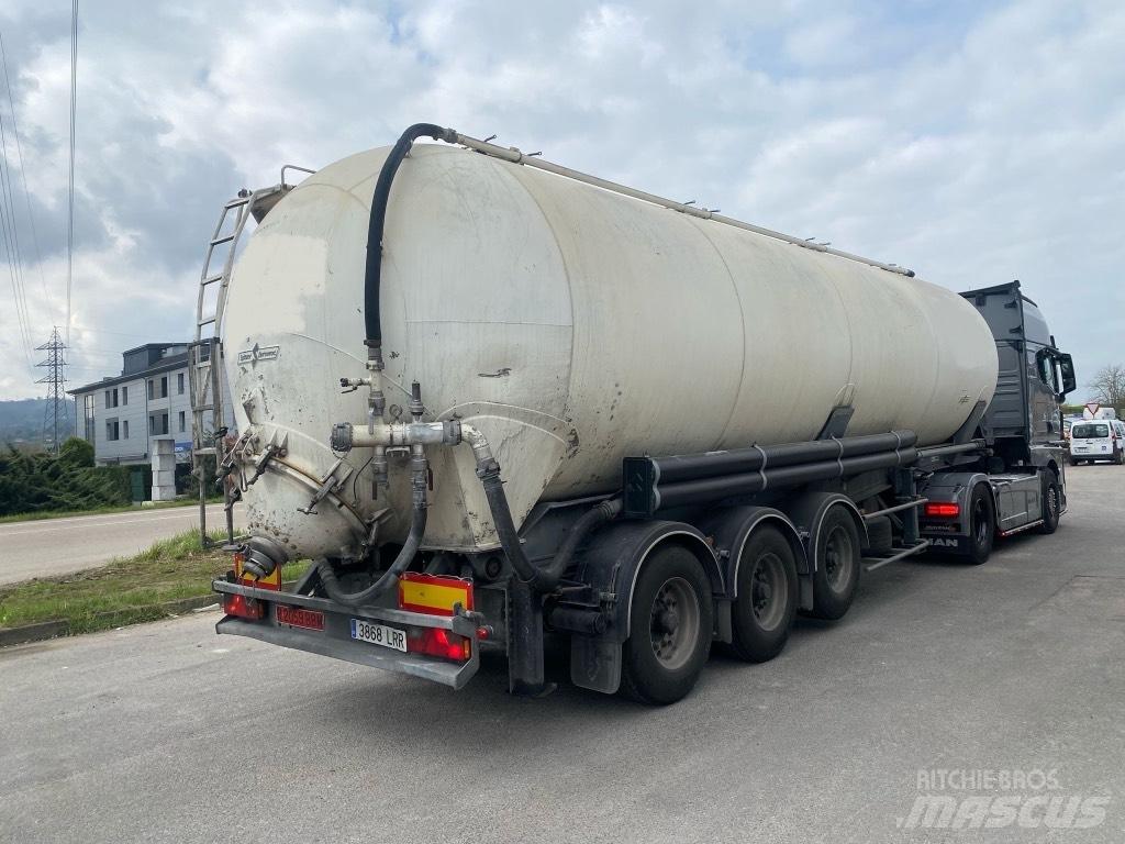 Spitzer SK2452CAL Tartályos félpótkocsik