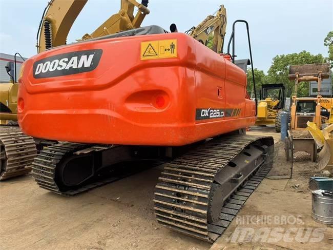 Doosan DX 225 LCA Lánctalpas kotrók