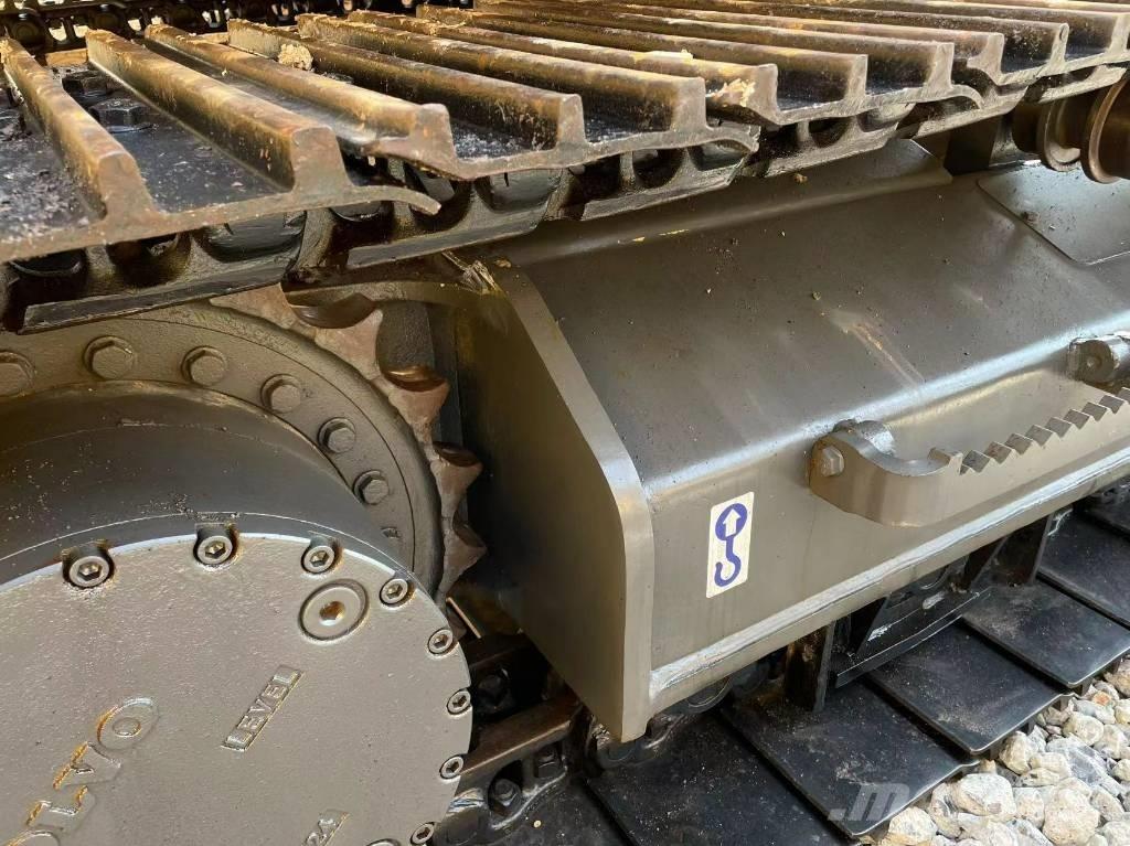 Volvo 210 Lánctalpas kotrók