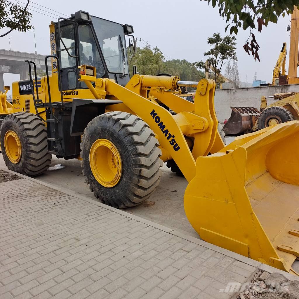 Komatsu WA 380 Gumikerekes homlokrakodók