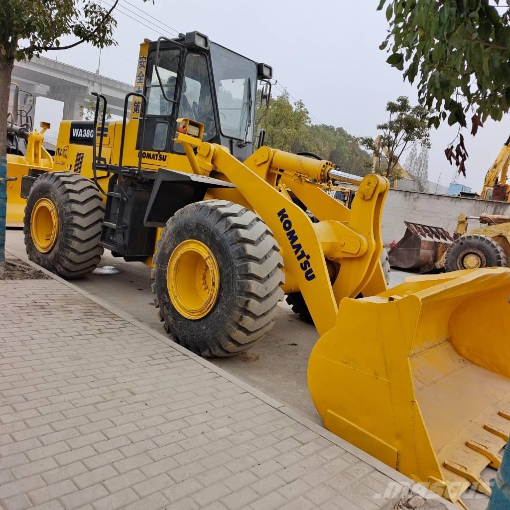 Komatsu WA 380 Gumikerekes homlokrakodók