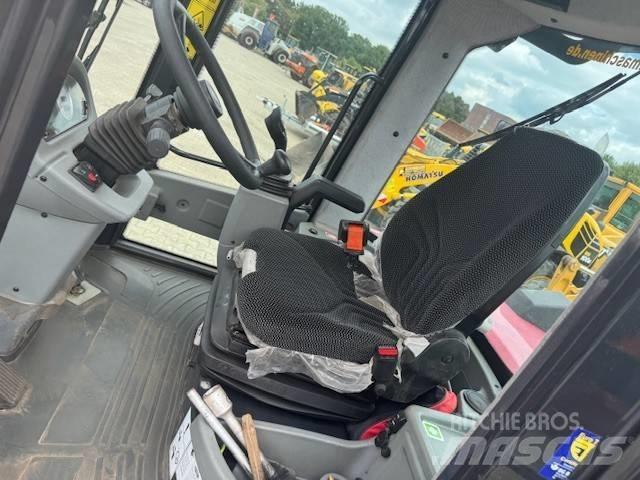 Yanmar V 80-5 Gumikerekes homlokrakodók