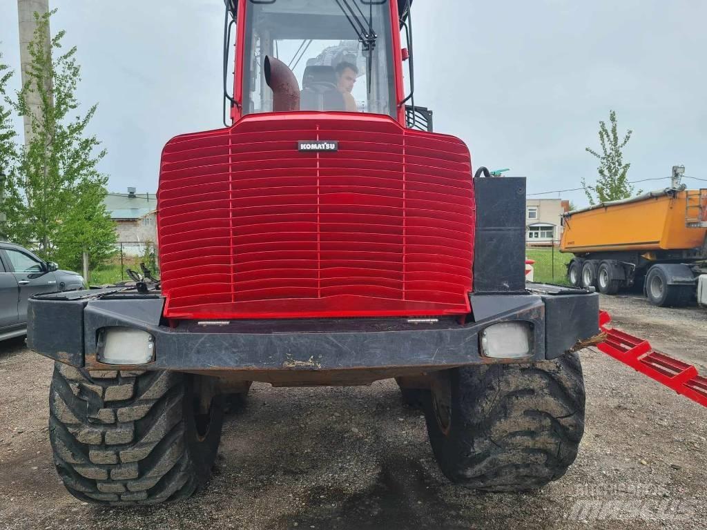 Komatsu 895 Kihordók