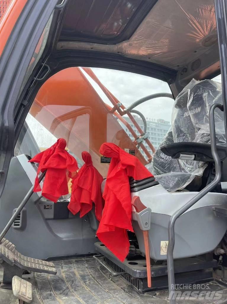 Doosan DX 300 LC Lánctalpas kotrók