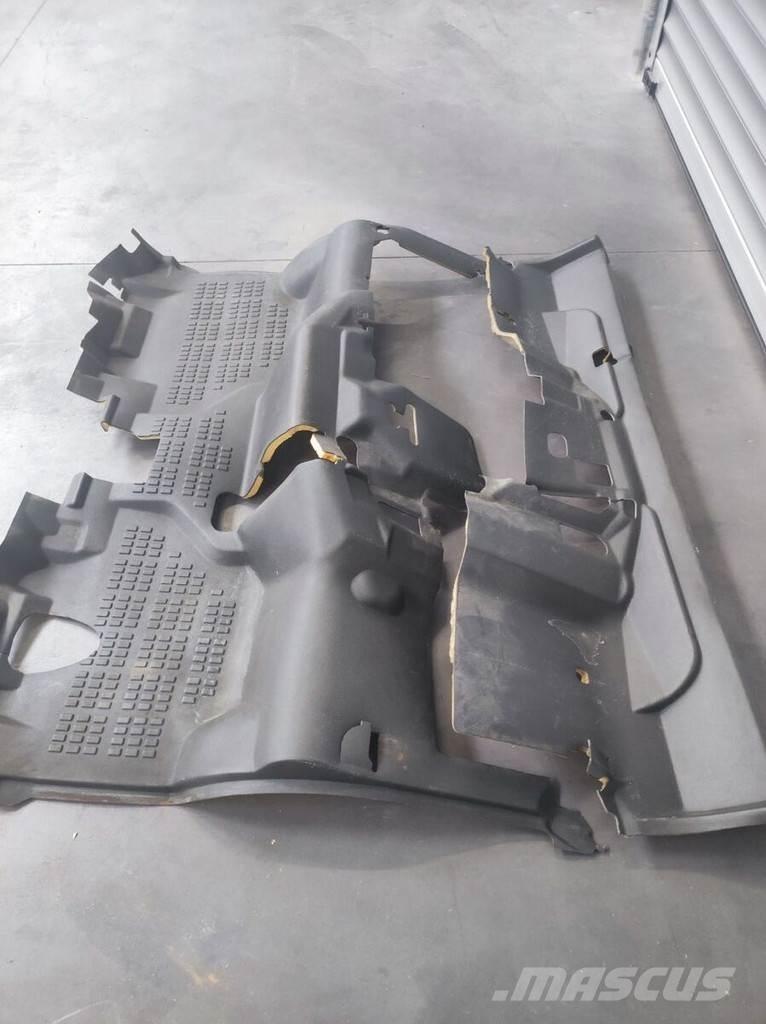 Nissan Floor Mat Vezetőfülke és belső tartozékok