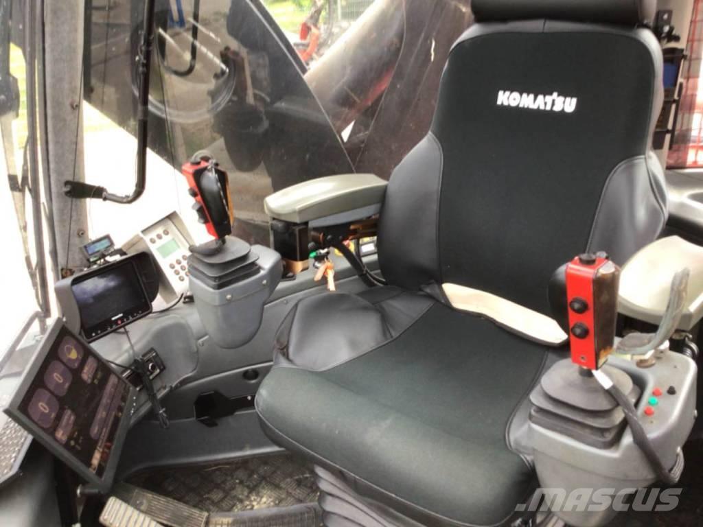 Komatsu 911.5 Betakarítók