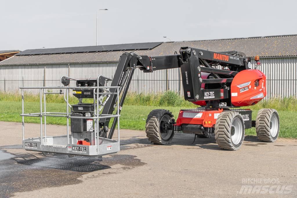 Manitou 180 ATJ e Karos emelők