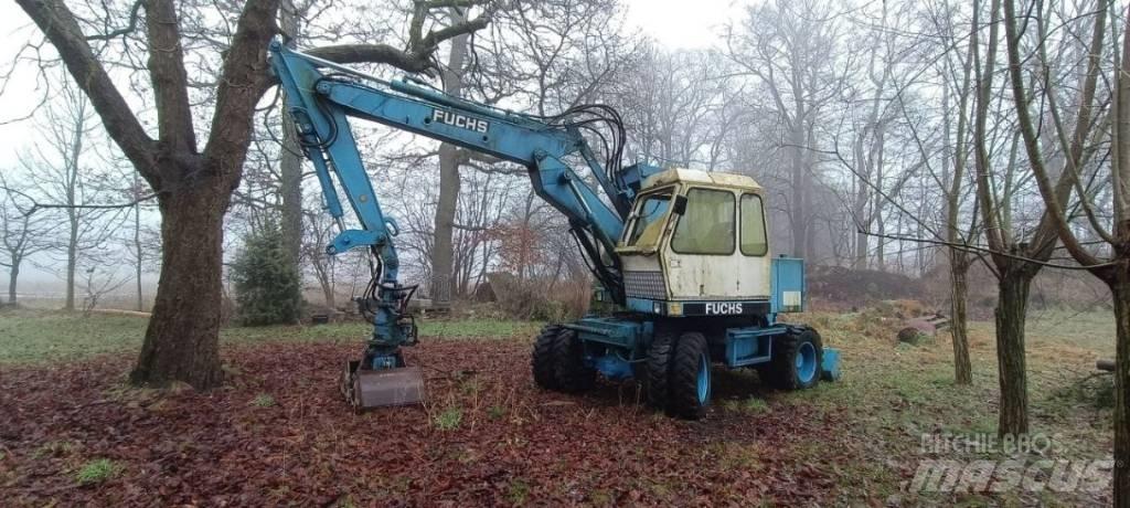 Fuchs F 712 Gumikerekes kotrók