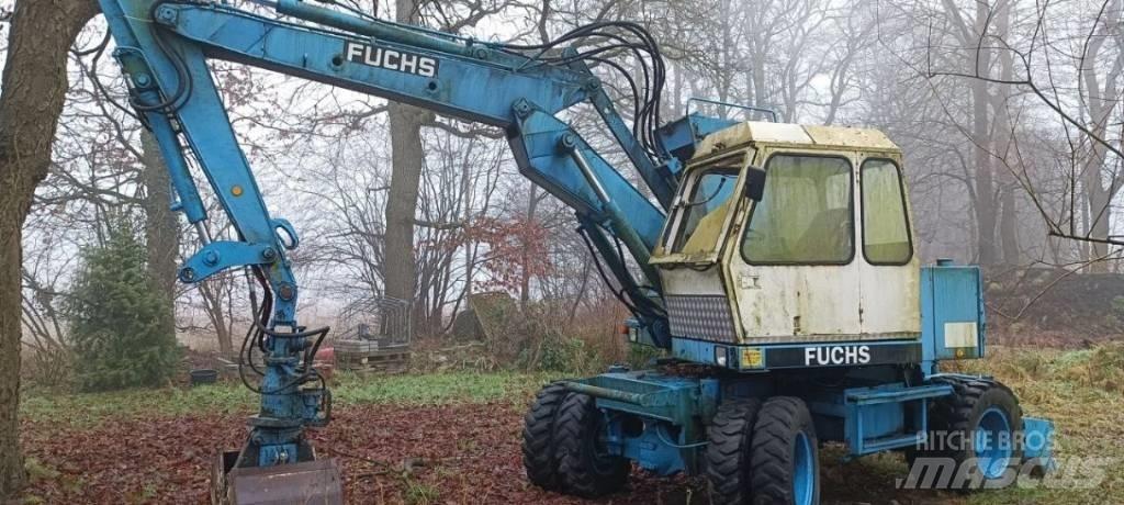 Fuchs F 712 Gumikerekes kotrók