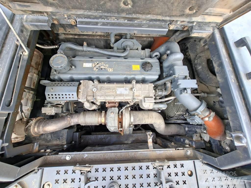 Doosan DX 300 LC-5 Lánctalpas kotrók