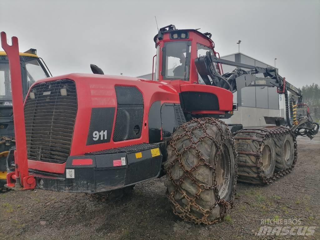Komatsu 911 Betakarítók