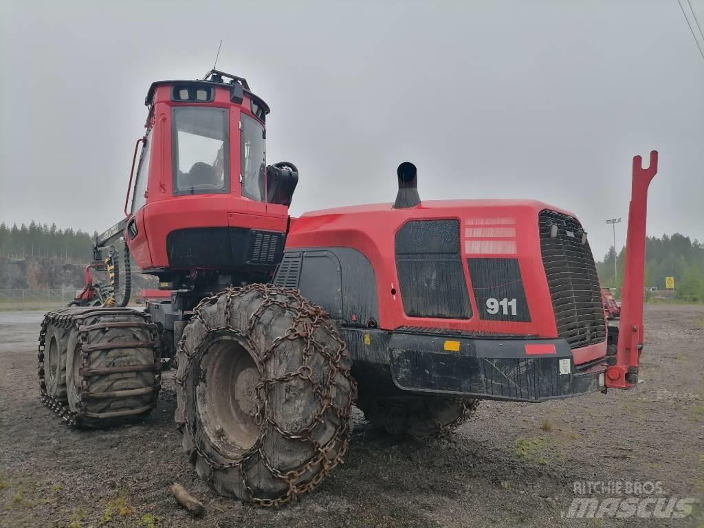 Komatsu 911 Betakarítók