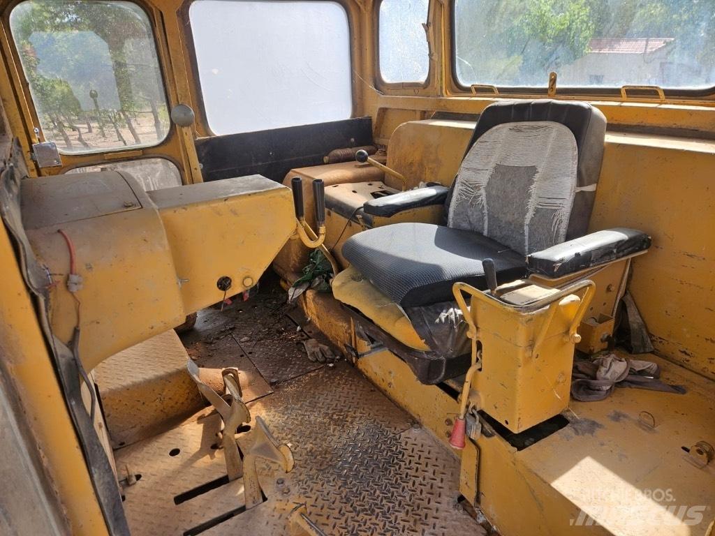 CAT D 9 G lánctalpas dózerek
