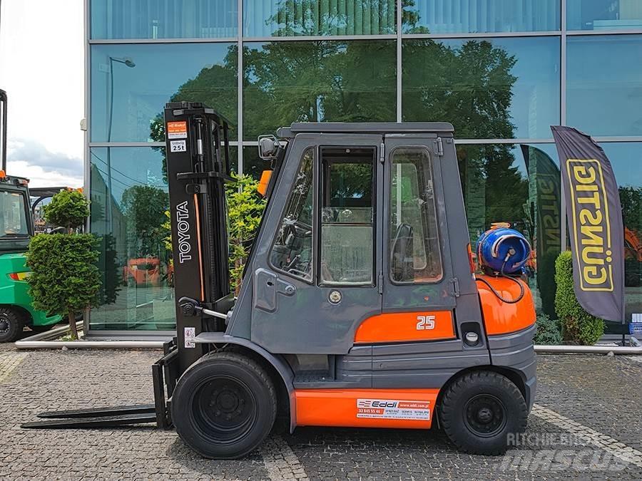 Toyota 6FG25 Gázüzemű targoncák