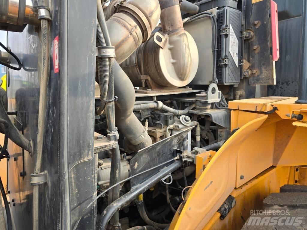 Hyundai HL 960 Gumikerekes homlokrakodók