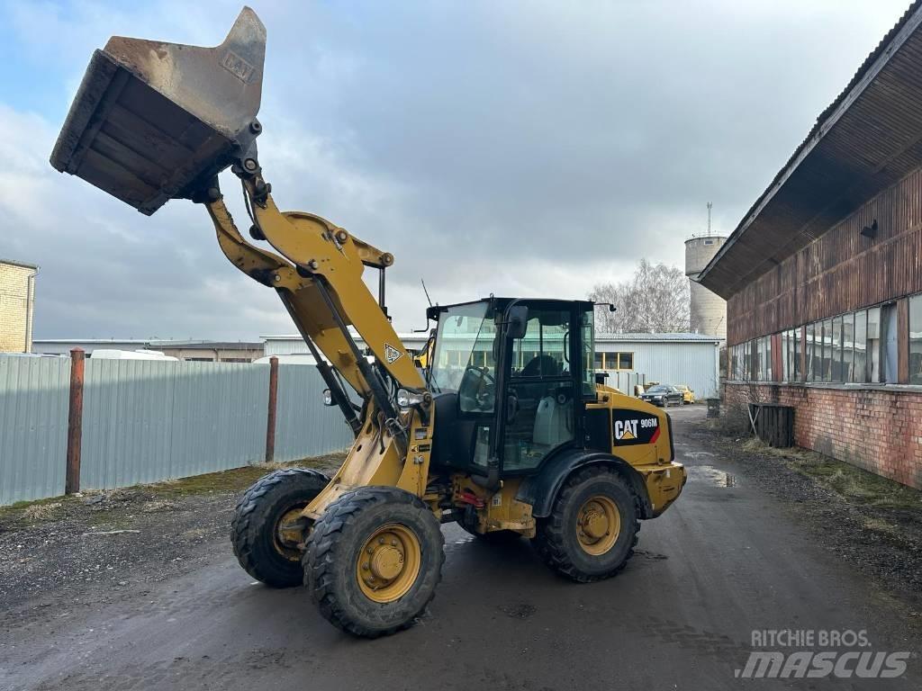 CAT 906 Gumikerekes homlokrakodók