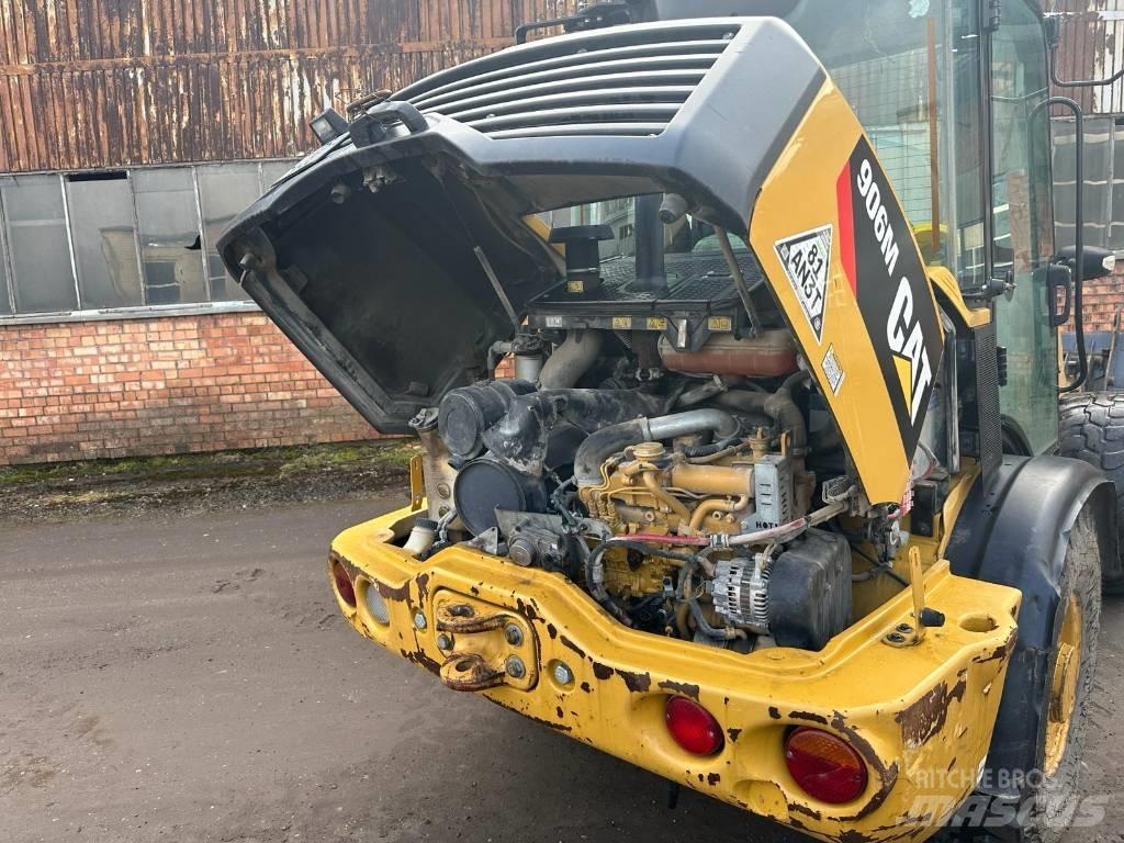 CAT 906 Gumikerekes homlokrakodók