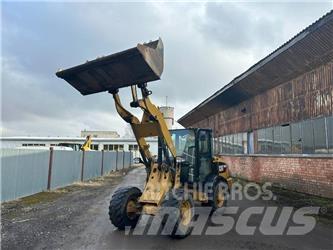 CAT 906 Gumikerekes homlokrakodók