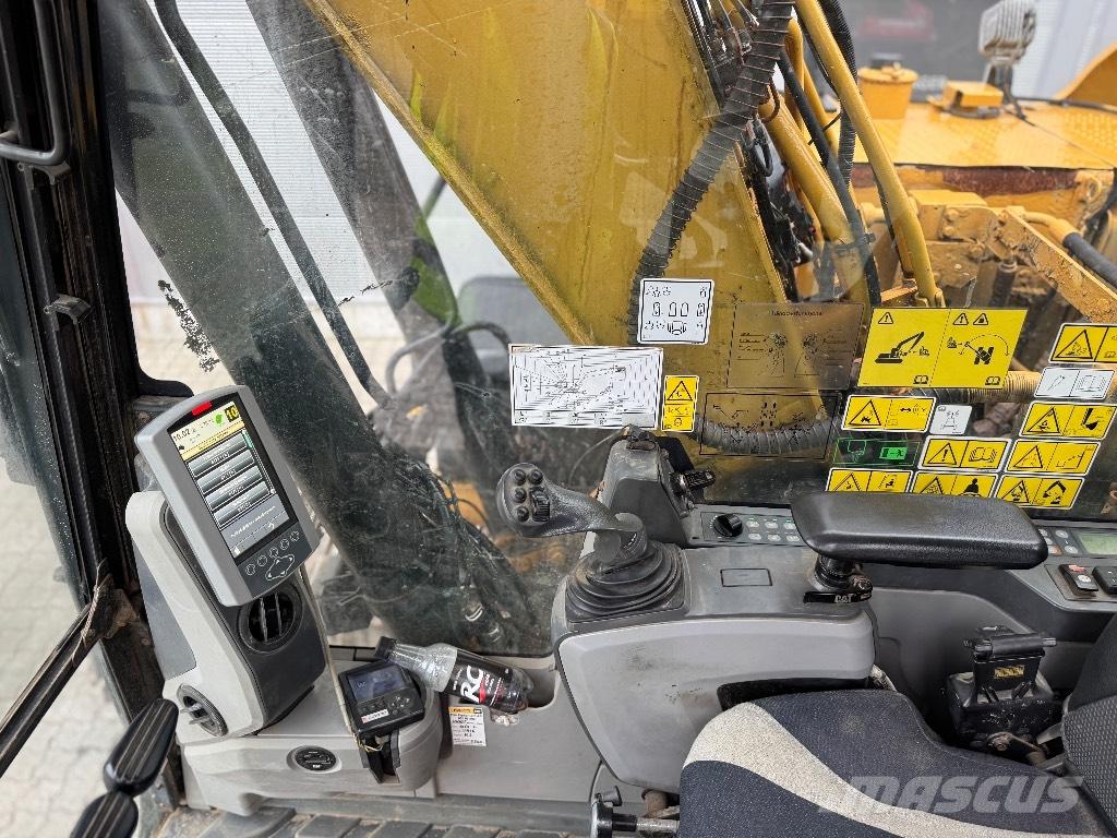 CAT 318 E L Lánctalpas kotrók