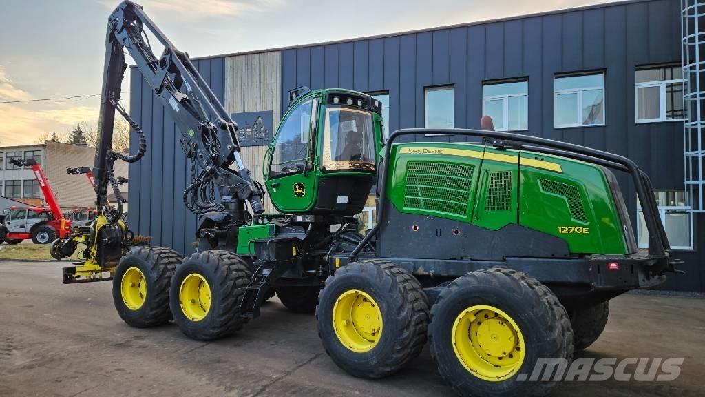 John Deere 1270 G Betakarítók