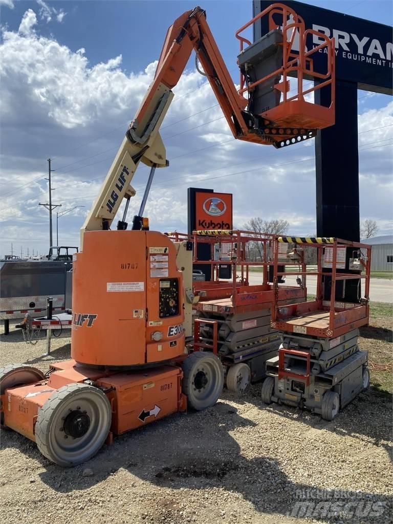 JLG E300AJP Karos emelők