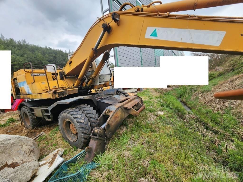 Hyundai ROBEX 2000W Gumikerekes kotrók